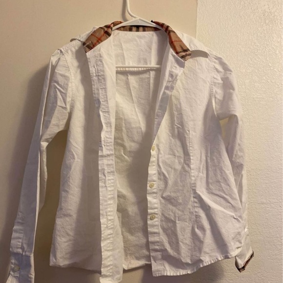 Woman’s Xs original Burberry Blouse - Picture 2 of 3